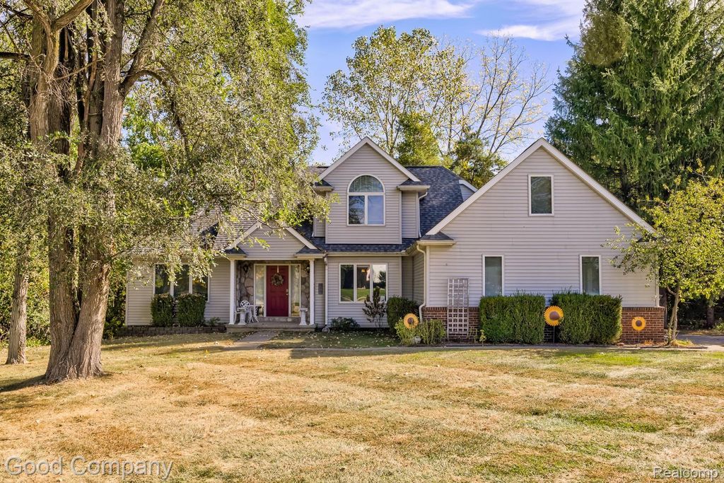 575 Lakes Edge Drive, Oxford village