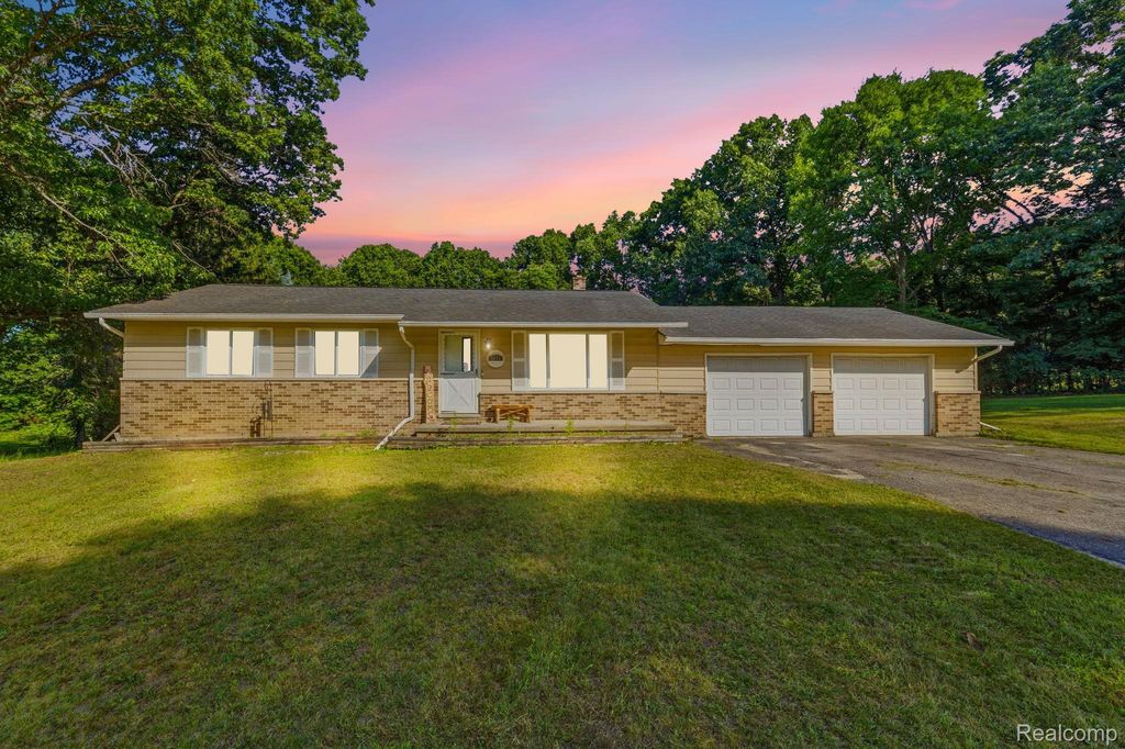 3685 Chesterfield Drive, Oregon township