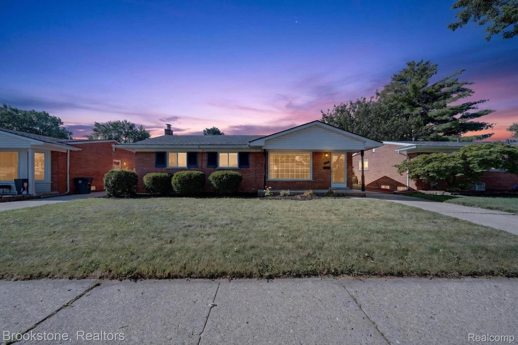 4940 Stanley Avenue, Warren city