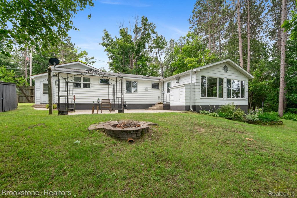 5699 S Smith Road, Grant township