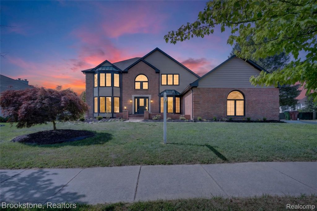 8828 Grace Street, Shelby charter township