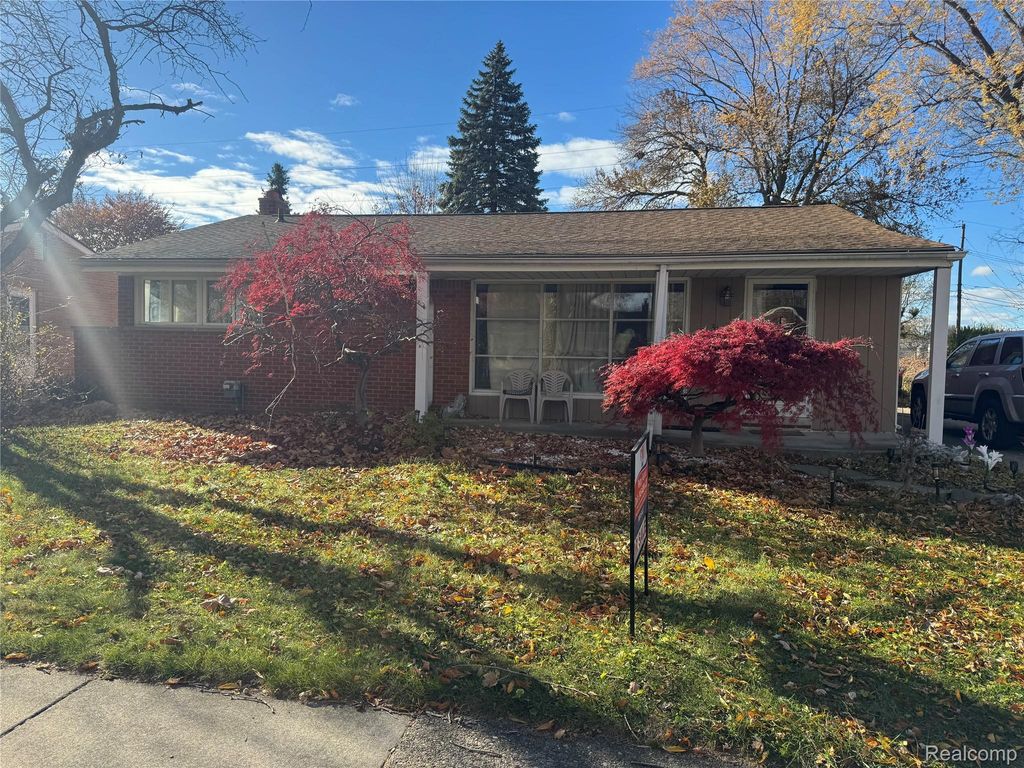 32075 Saint Annes Dr Drive, Warren city
