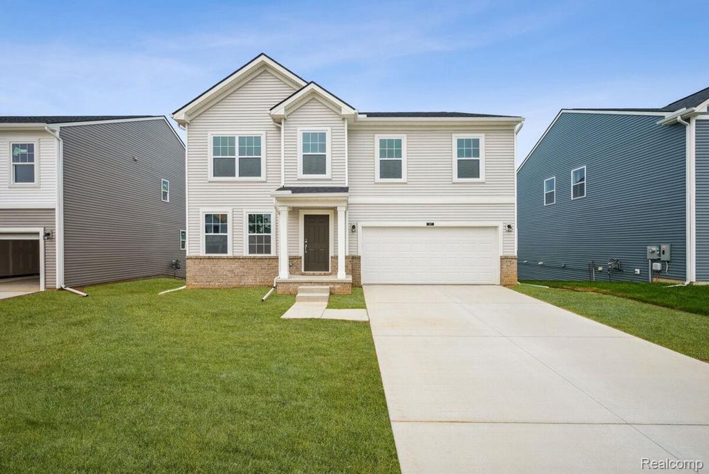 387 Edge Brook, Holly township