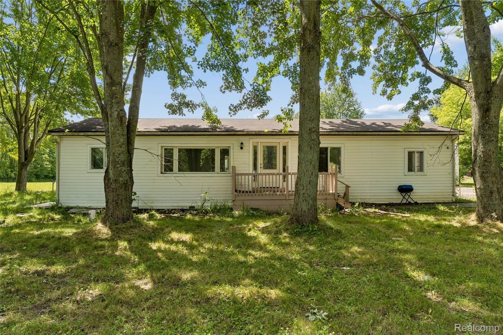 2362 Johnson Road, Deerfield township
