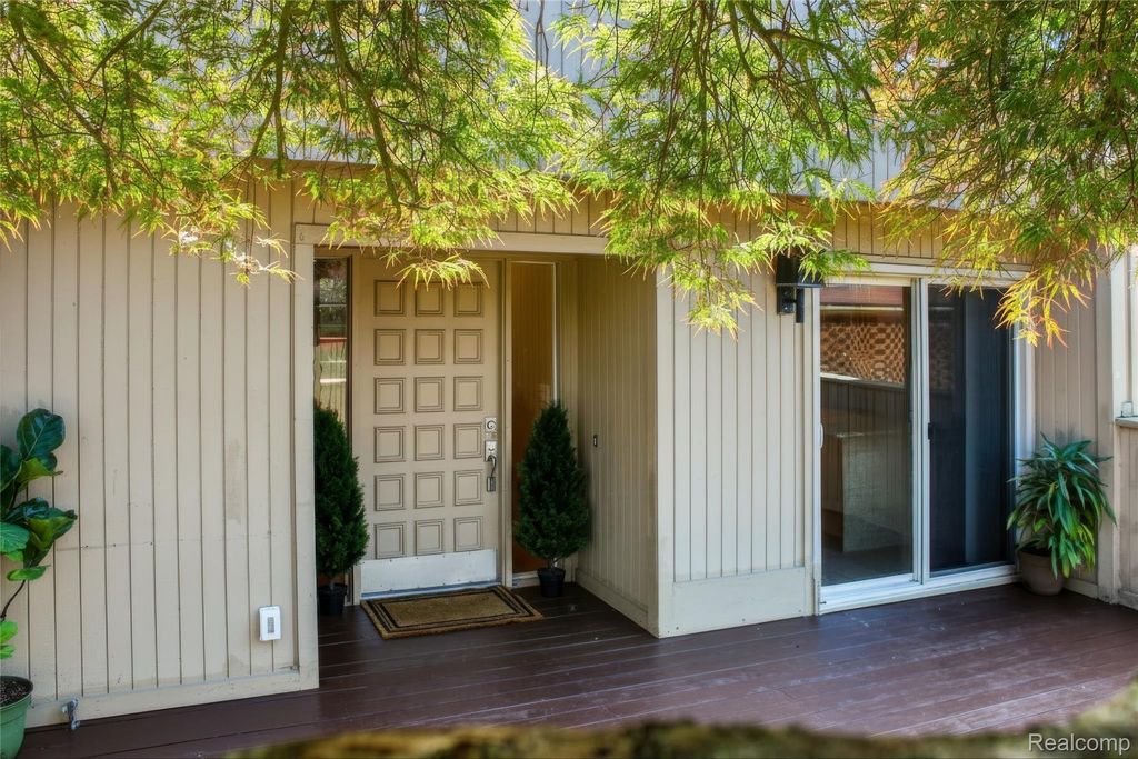 7364 Balsam Court Unit 32, West Bloomfield charter township