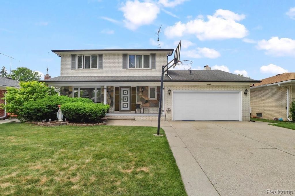 26449 Haverhill Drive, Warren city