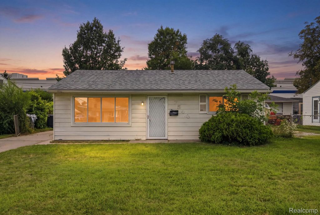 7546 Pine Street, Taylor city
