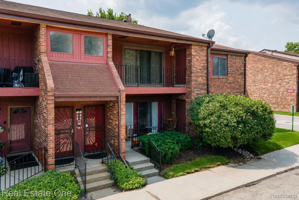23788 Village House Drive N 8b, Southfield