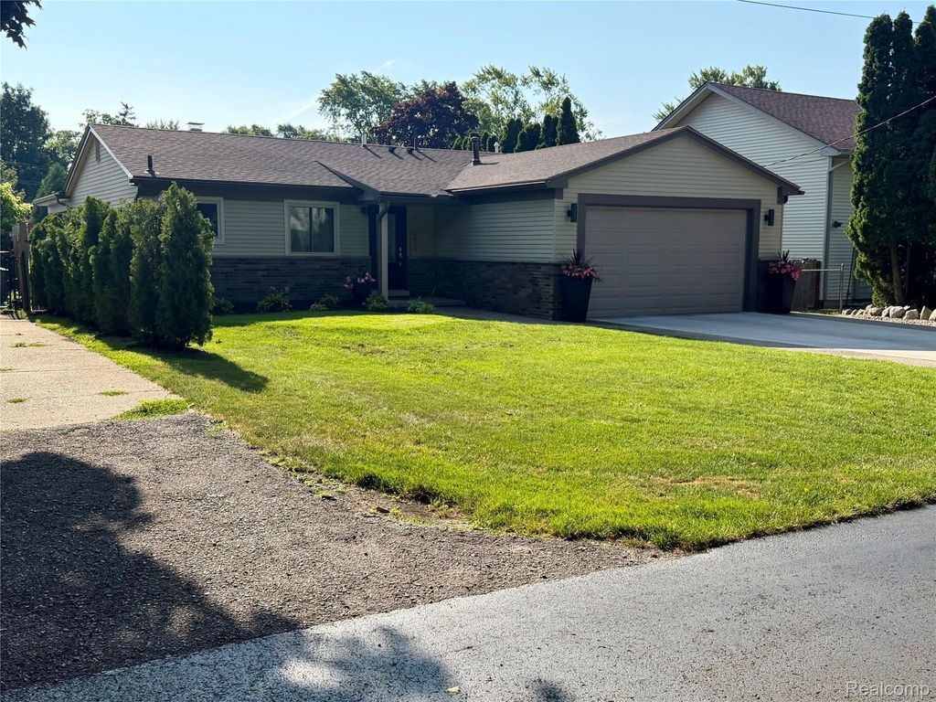 1879 Rustic Lane, Keego Harbor city