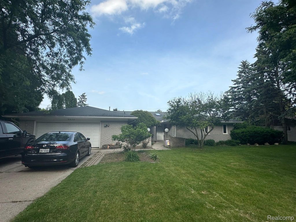 6820 Fredmoor Drive, Troy city