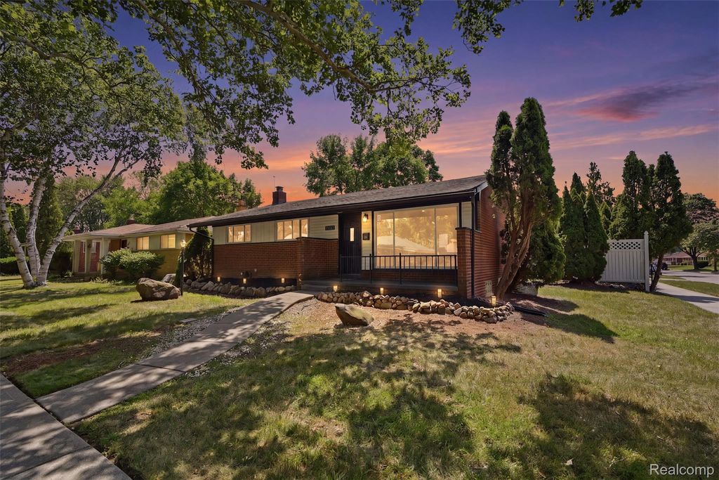13741 Pearson Street, Oak Park city