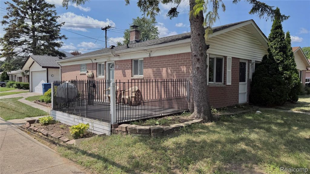 8856 E 14 Mile Road, Warren city
