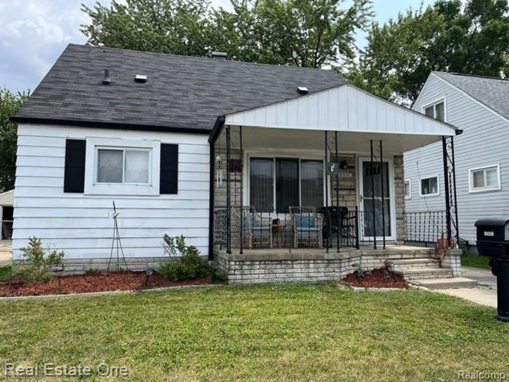 24528 Berry Avenue, Warren city