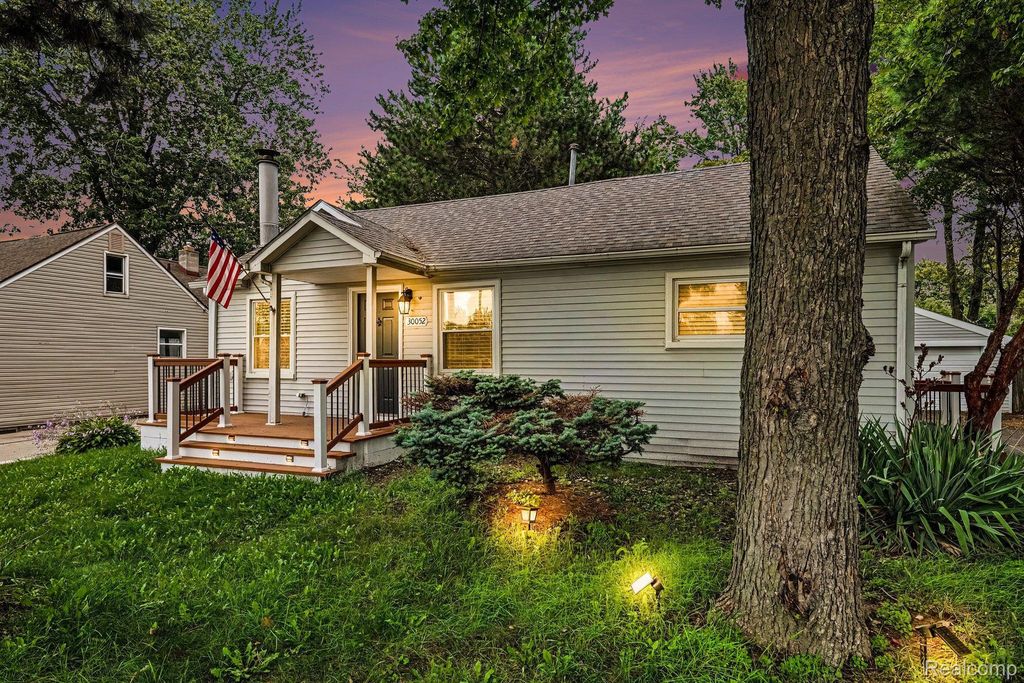 30052 Schoenherr Road, Warren city