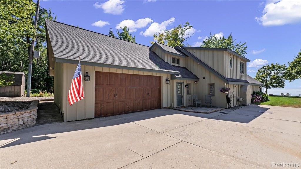 5892 Port Austin Road, Caseville city