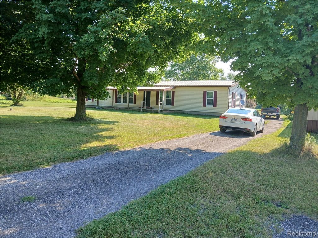 1938 N Englehart Road, Novesta township