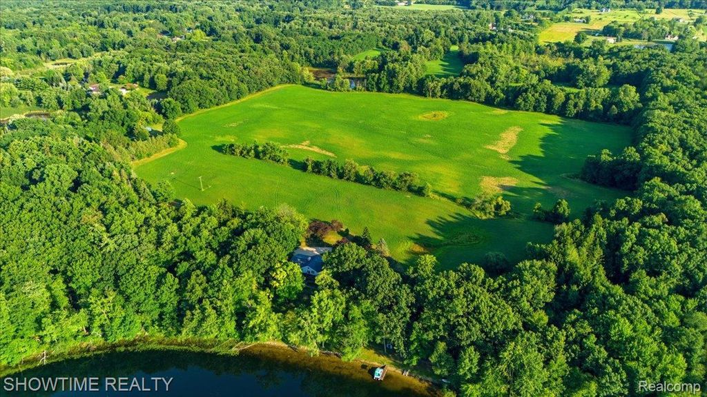 4200 Pierce Road, Oregon township