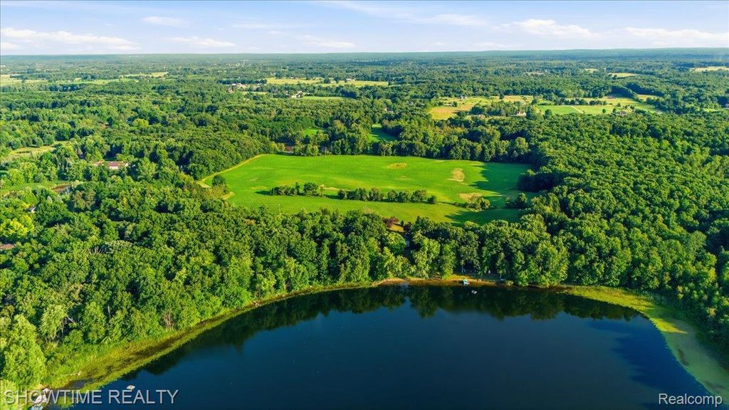 4200 Pierce Road, Lapeer