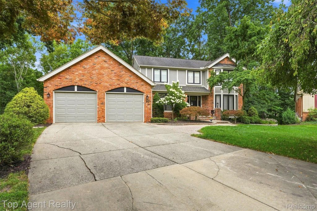 412 Streamview Court, Rochester Hills city