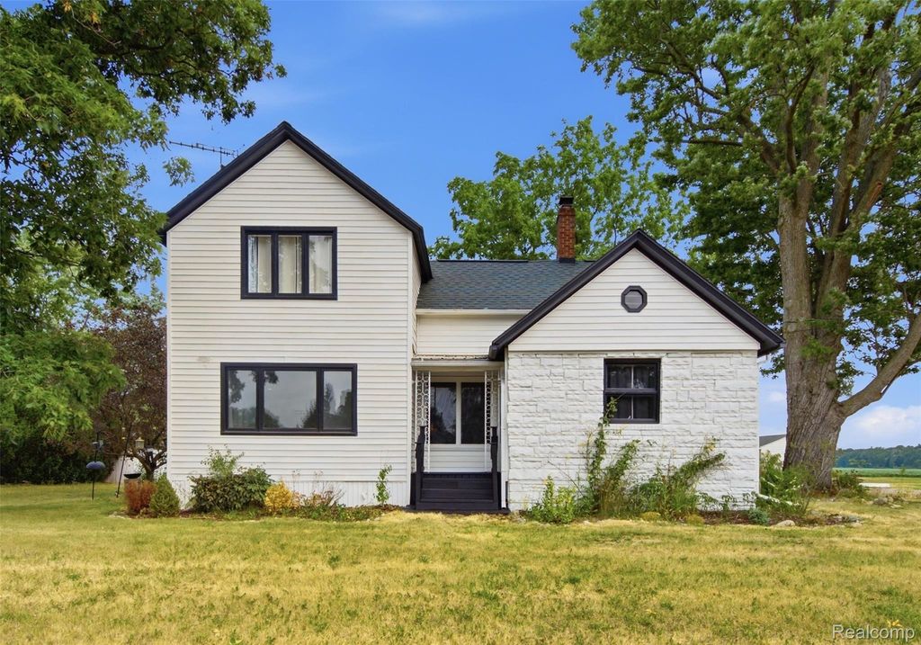 4286 Hill Road, Mundy township