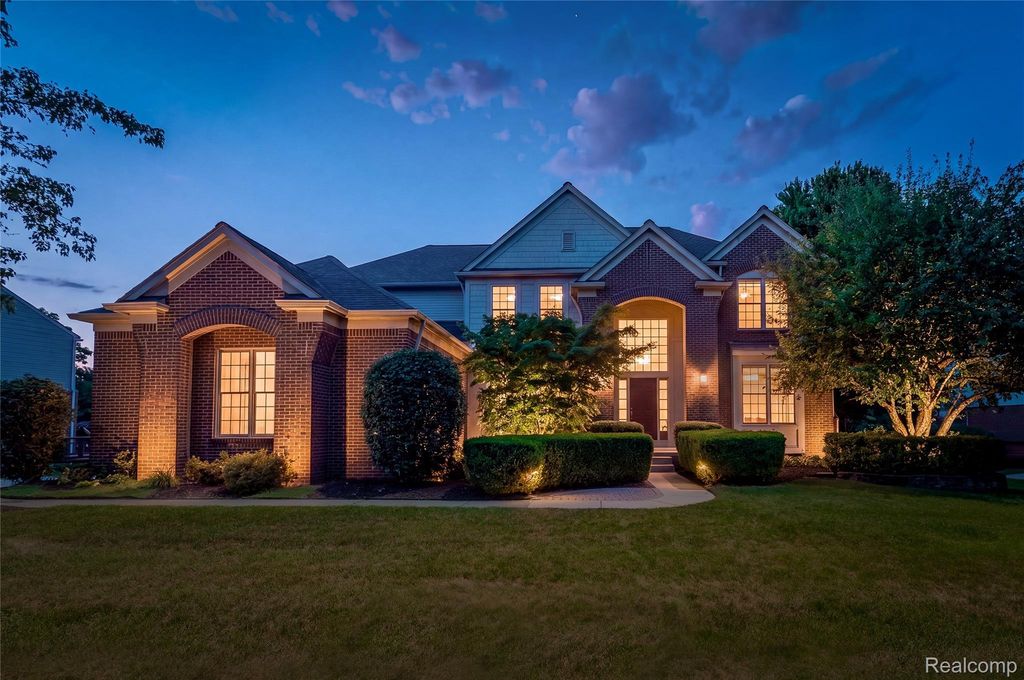 887 Loggers Circle, Rochester