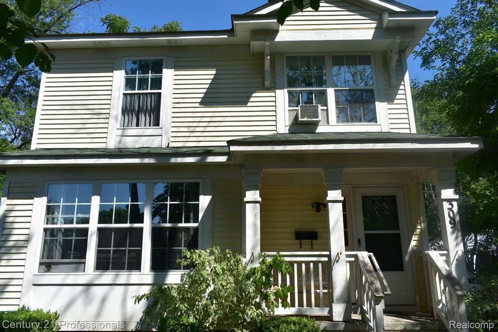 309 Russell Street, Pontiac city