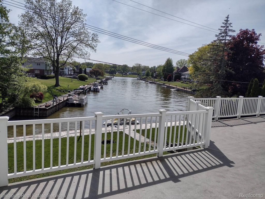 2549 Riverwood Dr Drive, Port Huron city