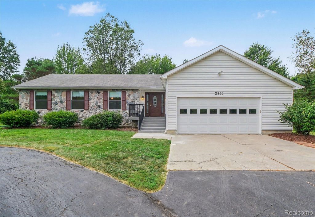 2240 Hidden Lake Trail, Ortonville village