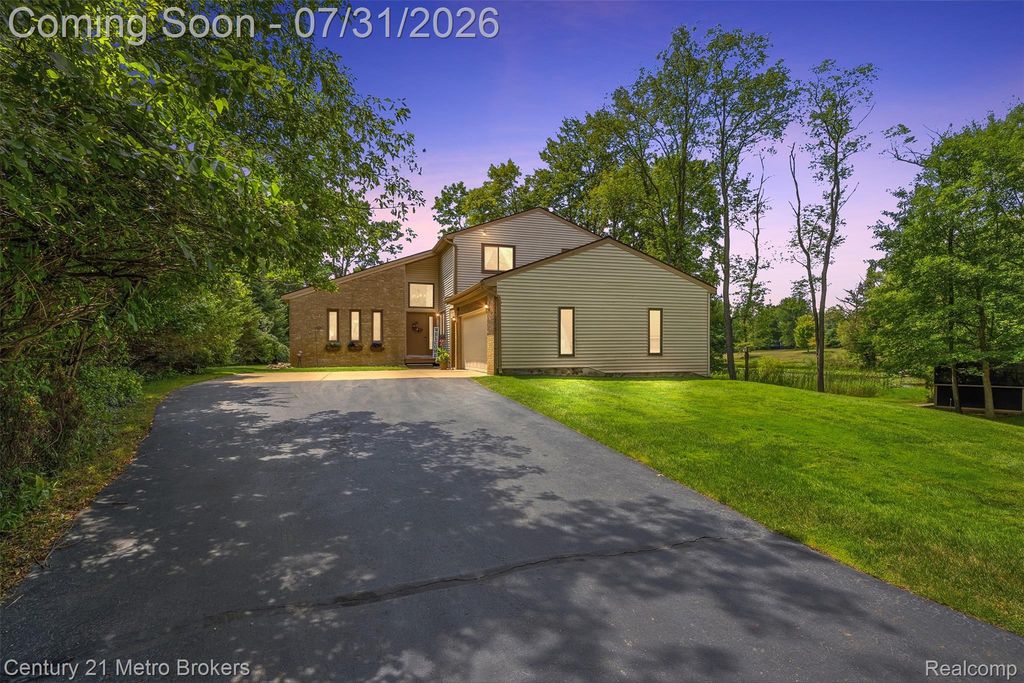 8381 Rattalee Lake Road, Springfield charter township