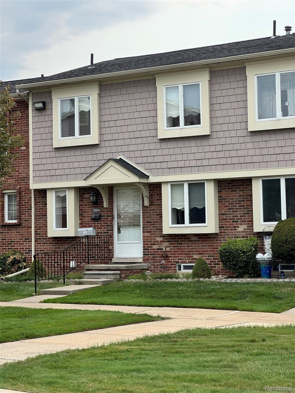 20014 Great Oaks Circle N 402, Clinton charter township