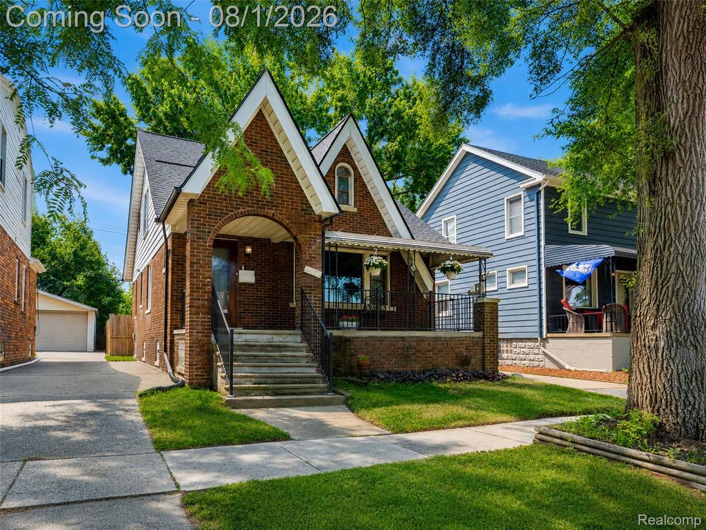 8090 Helen Street, Center Line
