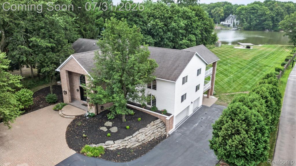 4132 Waterland Drive N, Hadley township