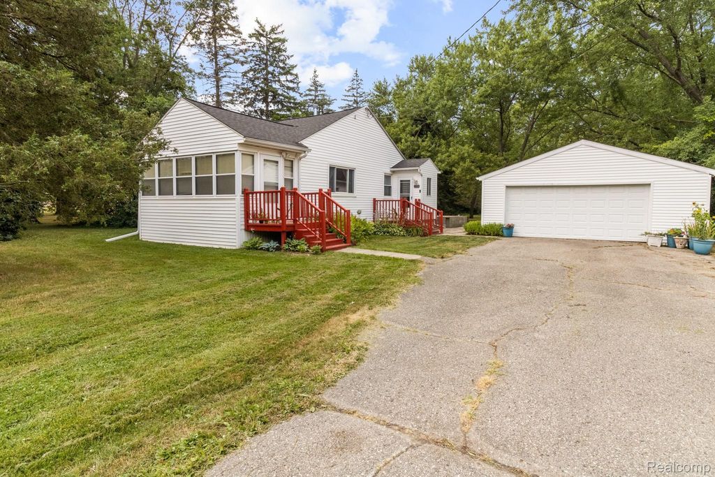 7330 Embury Road, Grand Blanc charter township