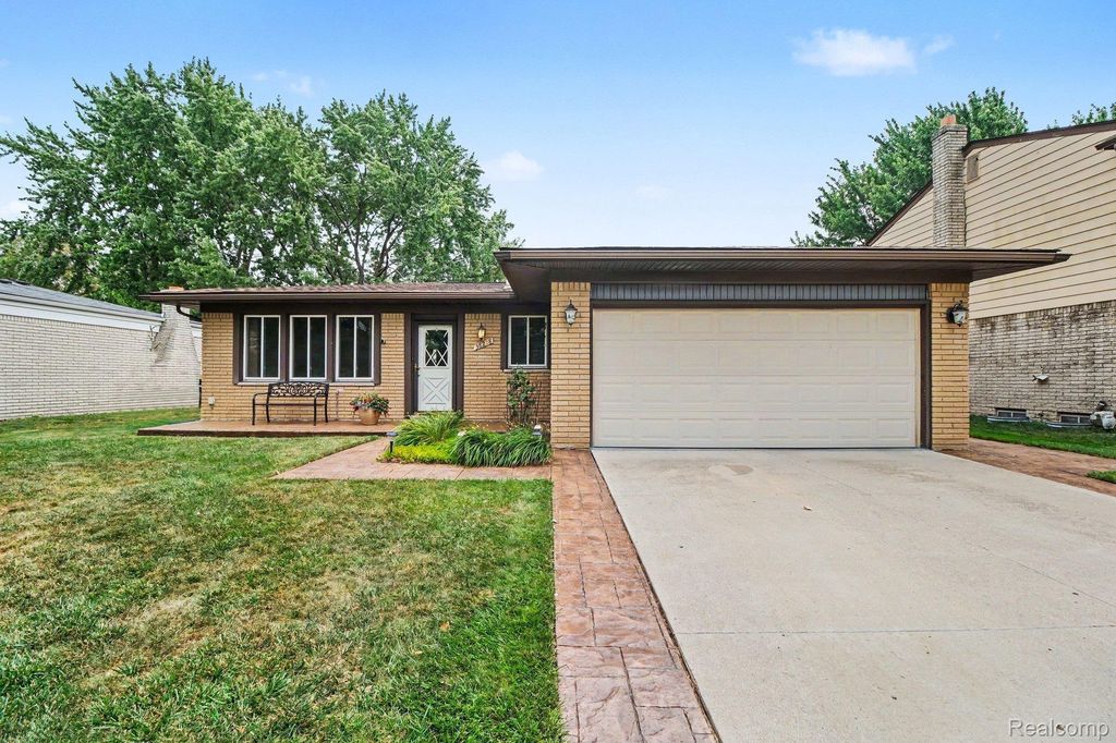 38218 Douglas Drive, Sterling Heights city
