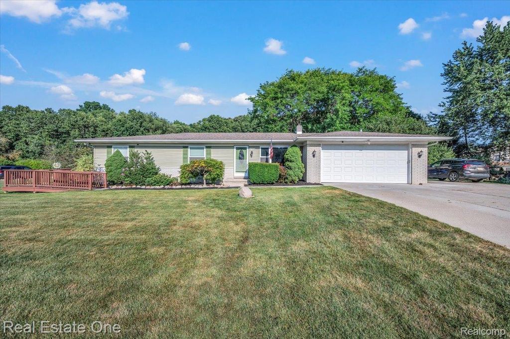 3753 Country View Drive, Oxford charter township