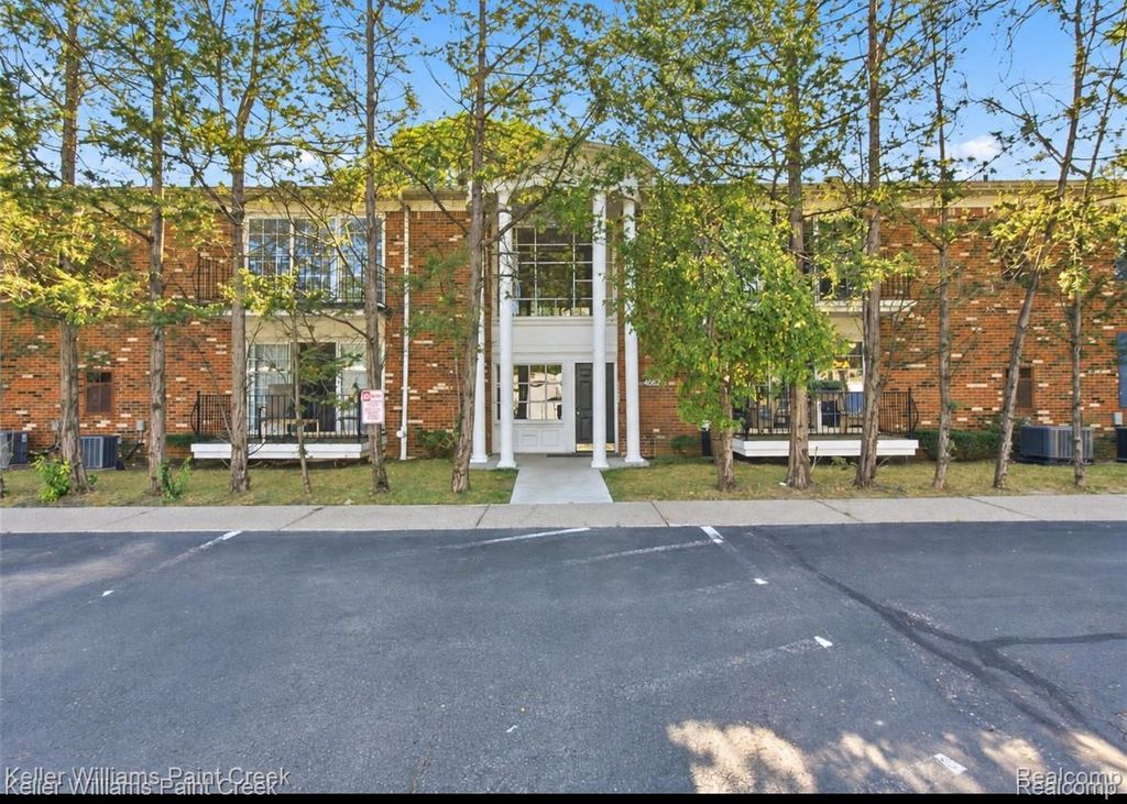 408 Fox Hills Drive S 2, Bloomfield Hills