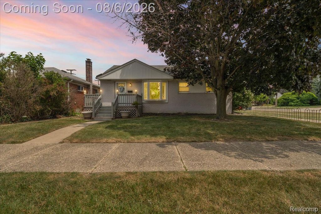 26000 Fernwood Street, Roseville city