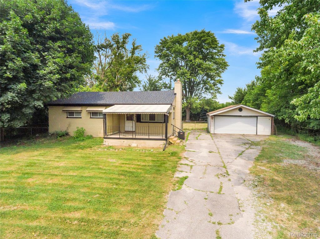 21011 Kemp Street, Clinton charter township