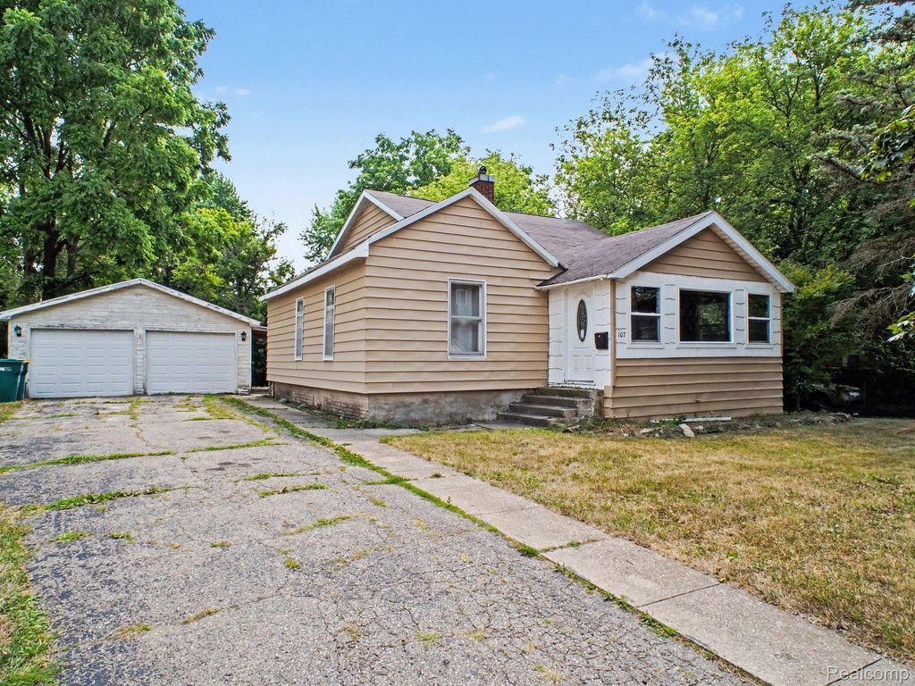 107 S Oak Street, Durand