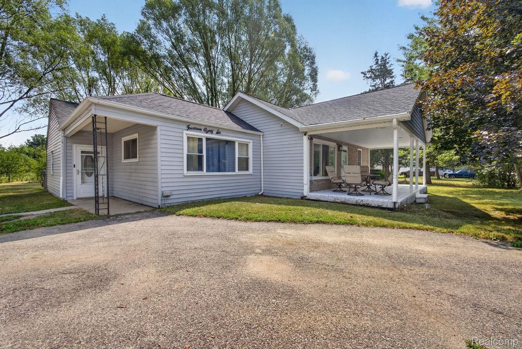 1486 Ives Avenue, Burton city