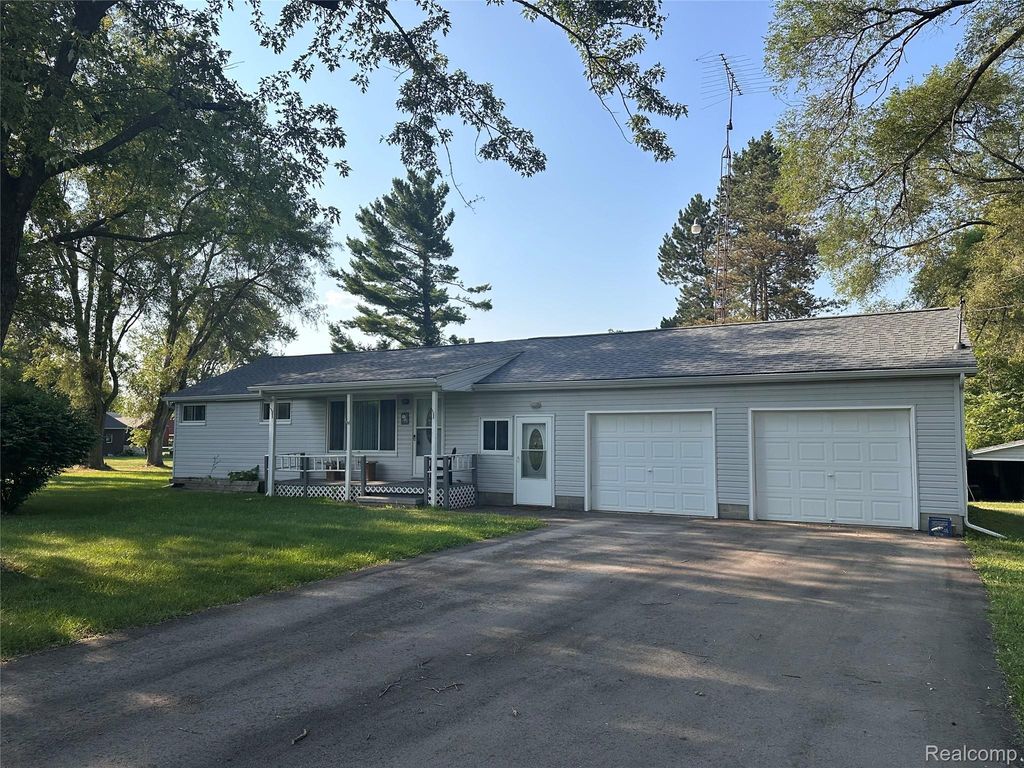 8059 E Mount Morris Road, Richfield township