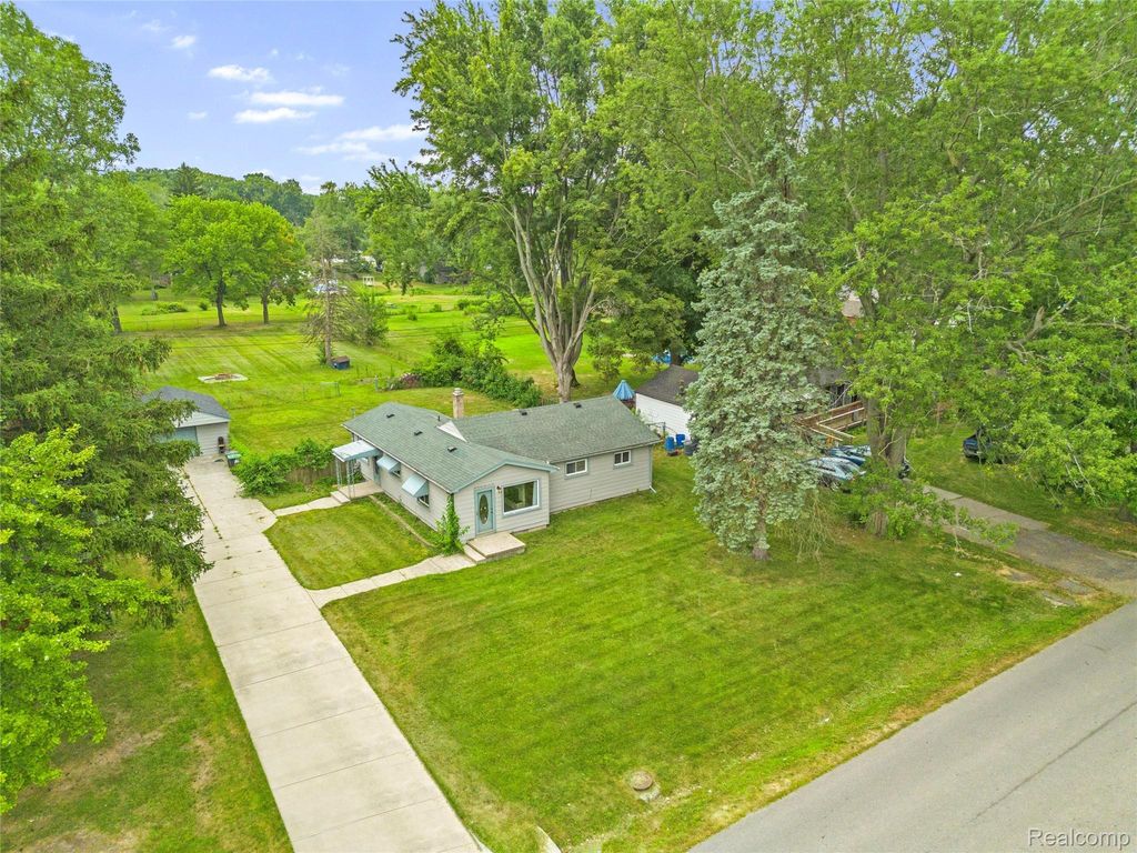 22961 Koths Street, Taylor city