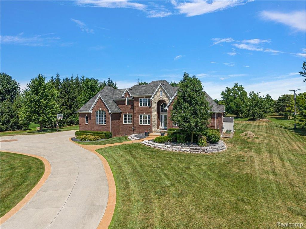 21901 31 Mile Road, Ray township