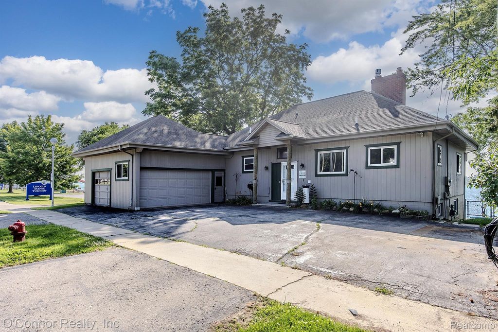 3800 Military Street, Port Huron city