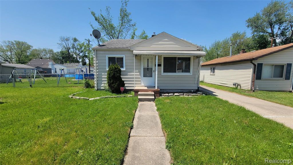 23153 Stewart Avenue, Warren city