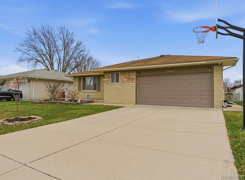3064 Charity Dr, Sterling Heights city