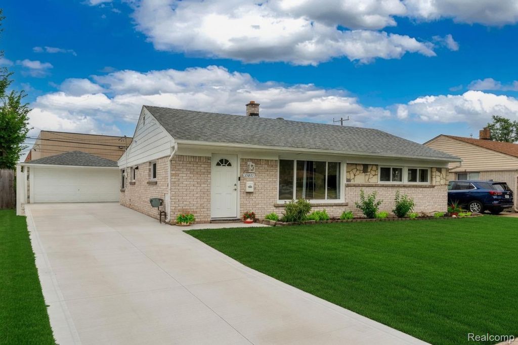 25452 Miracle Drive, Madison Heights