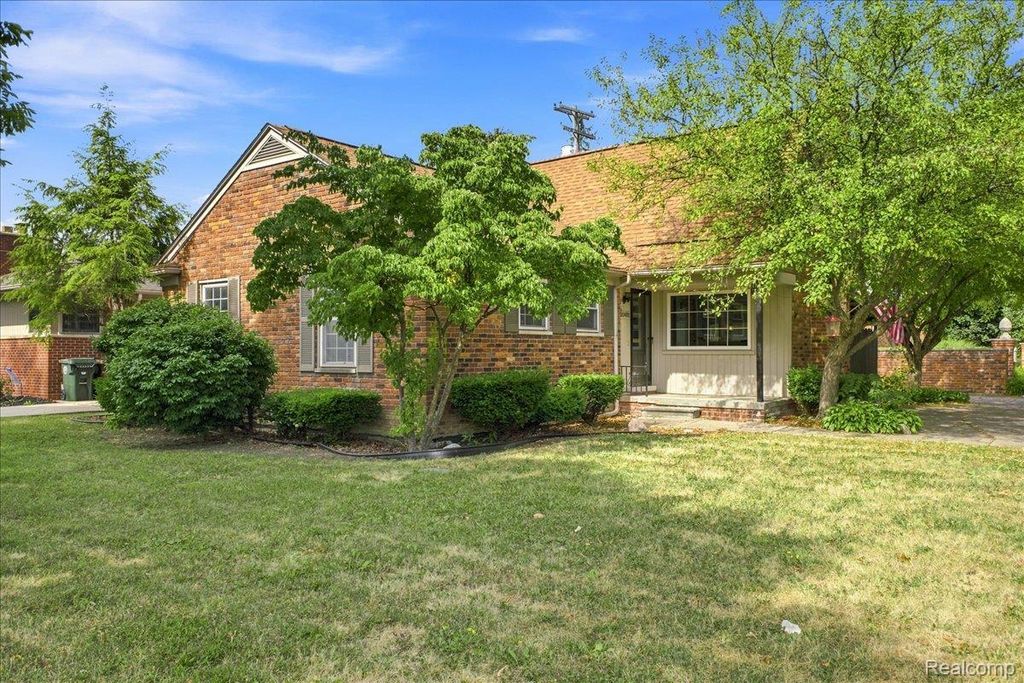20691 Wedgewood Drive, Grosse Pointe Woods city