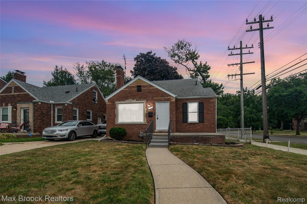 18904 Mallina Street, Grosse Pointe city