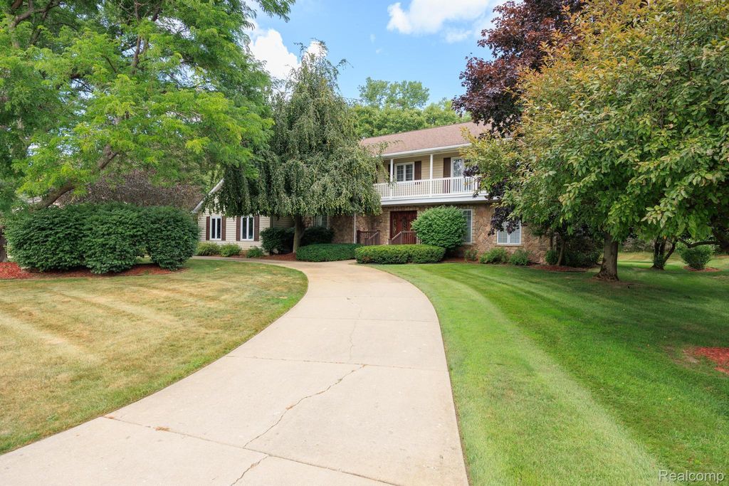 9705 Burning Tree Drive, Grand Blanc charter township